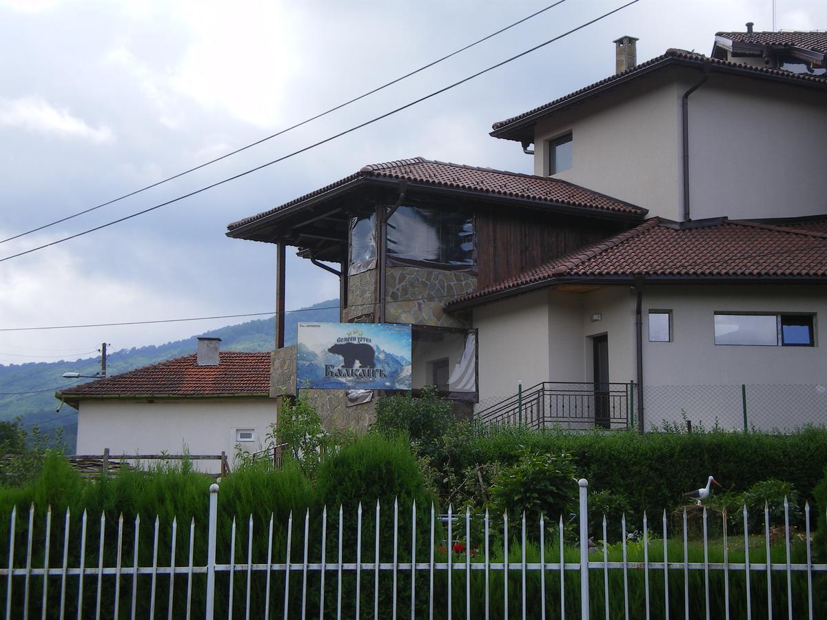 Family Hotel Balkana Aprilci Exteriér fotografie