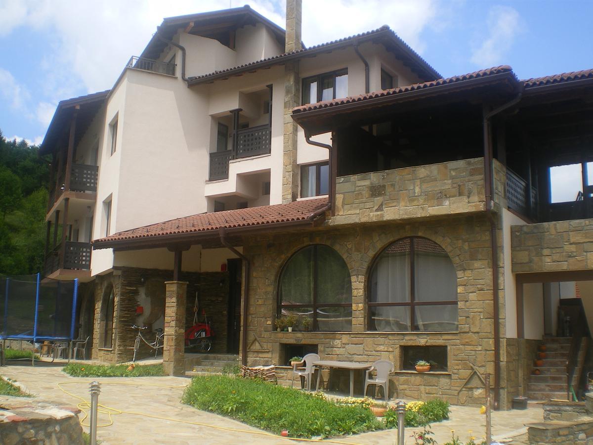 Family Hotel Balkana Aprilci Exteriér fotografie