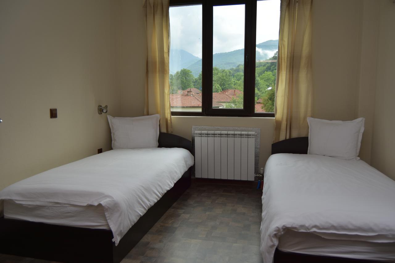 Family Hotel Balkana Aprilci Exteriér fotografie